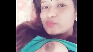 Desi girl way boobs selfie
